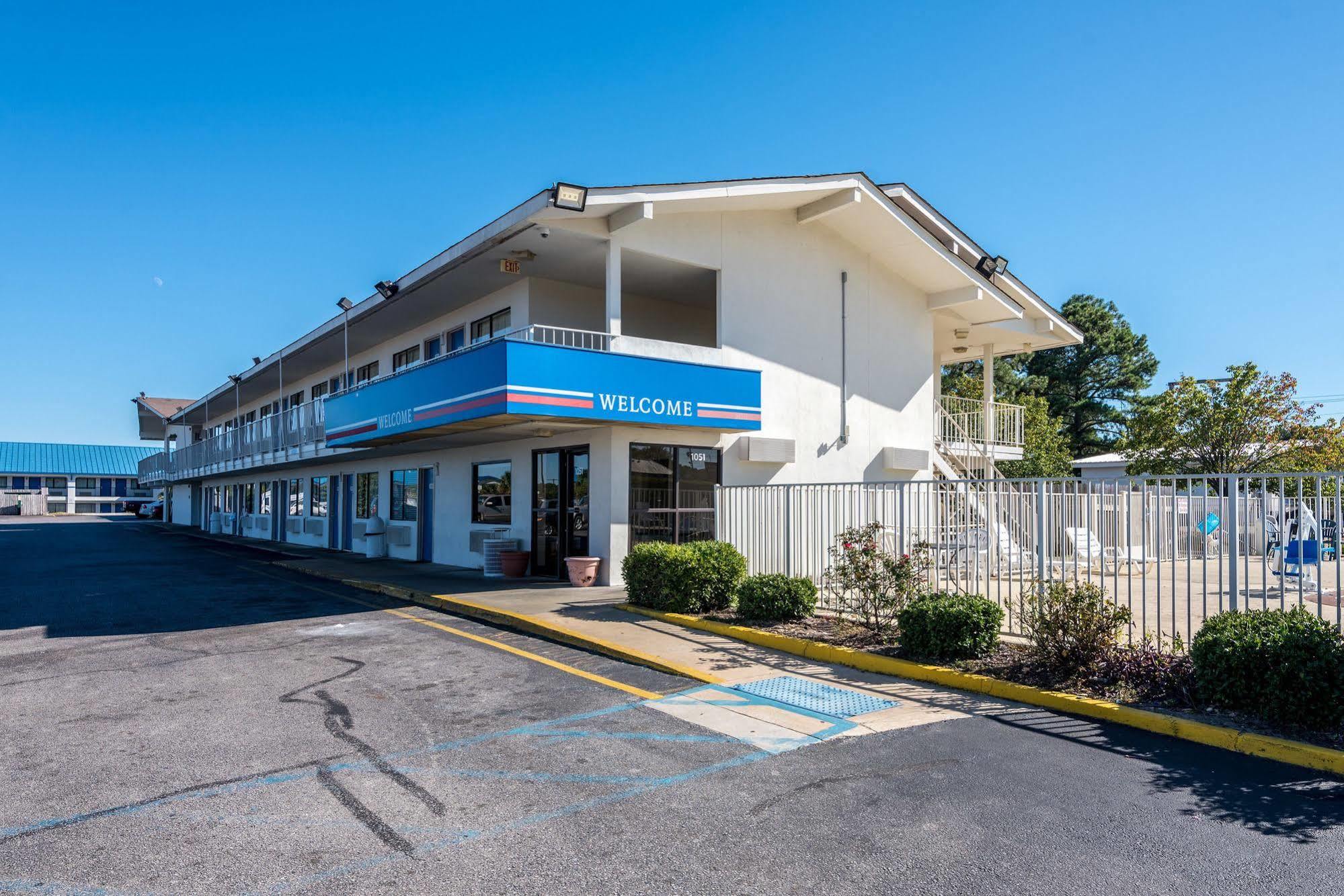 Rodeway Inn Montgomery Exterior photo
